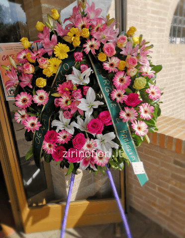 Corona funebre con tipo fiori da concordare